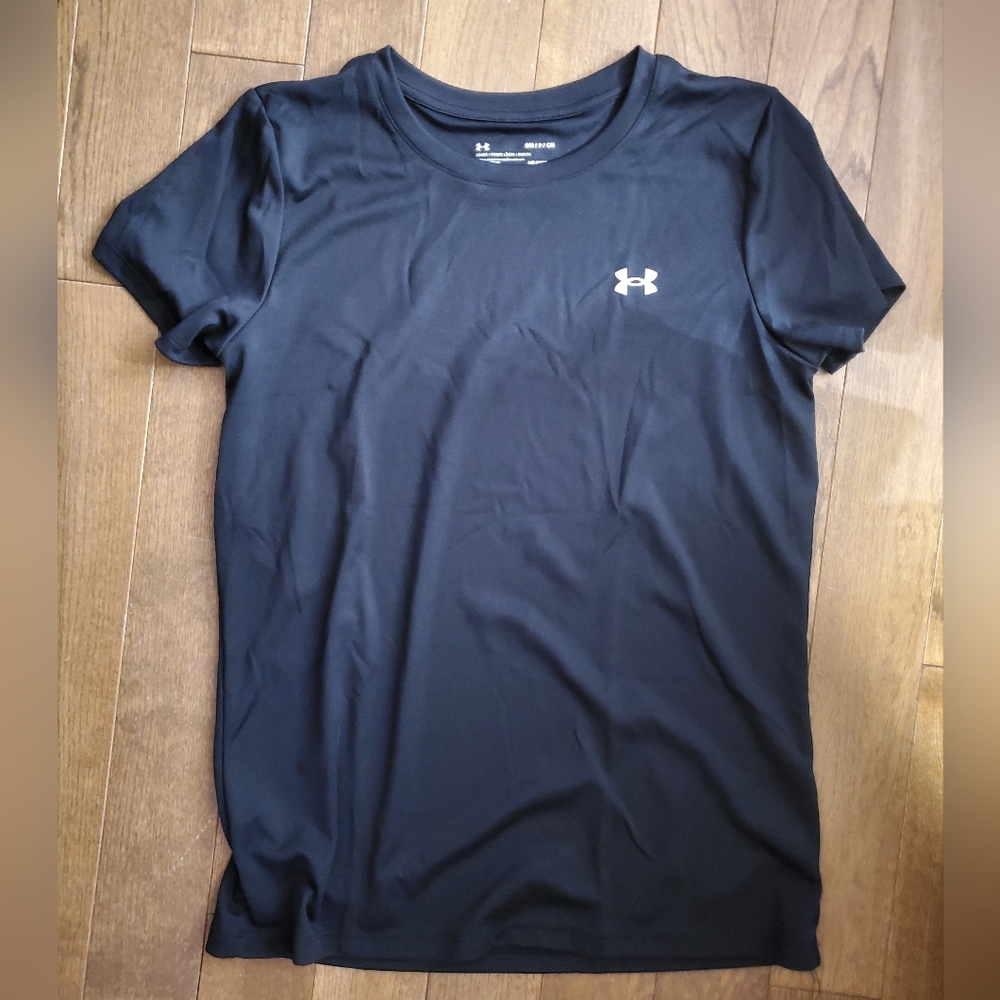 NWOT Under Armour T-Shirt, Small